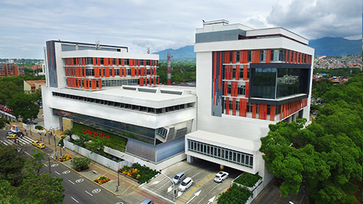 jaime zapata plastic surgeon in unicentro cali colombia